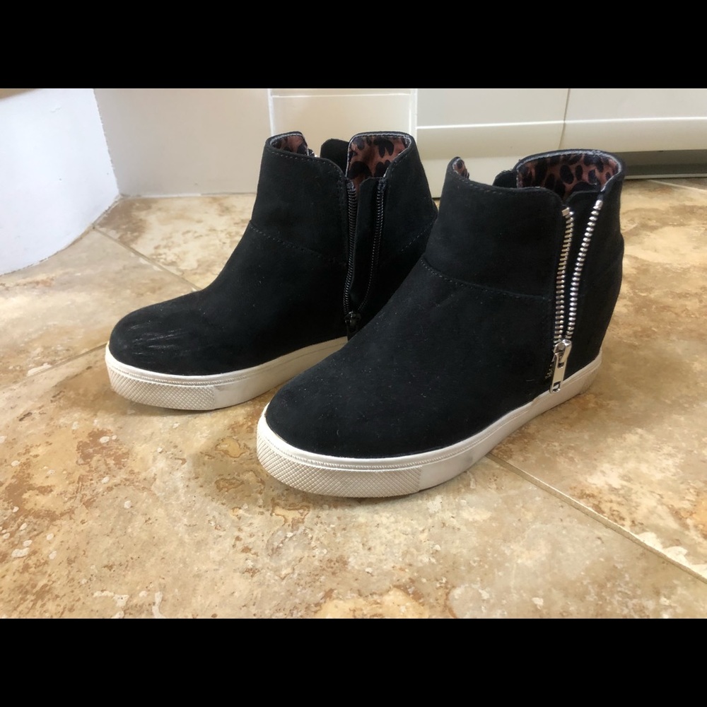 Girls Steven Madden wedge booties